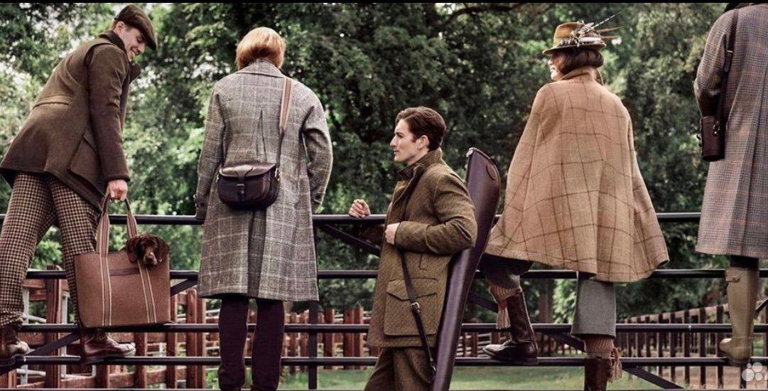Когда в конце 1980-х годов Chanel, женский бренд класса люкс, наиболее известный продажей парфюмерии и модной одежды, купил знаменитого лондонского производителя оружия Holland & Holland, культовый бренд огнестрельного оружия стал чем-то вроде изюминки - от африканских лагерей сафари до стрельбищ по всей Северной Америке вплоть до Йоркширских пустошей.