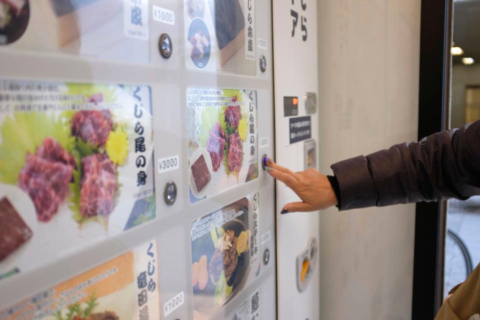 Whale meat vending machine business continues boom in Japan
