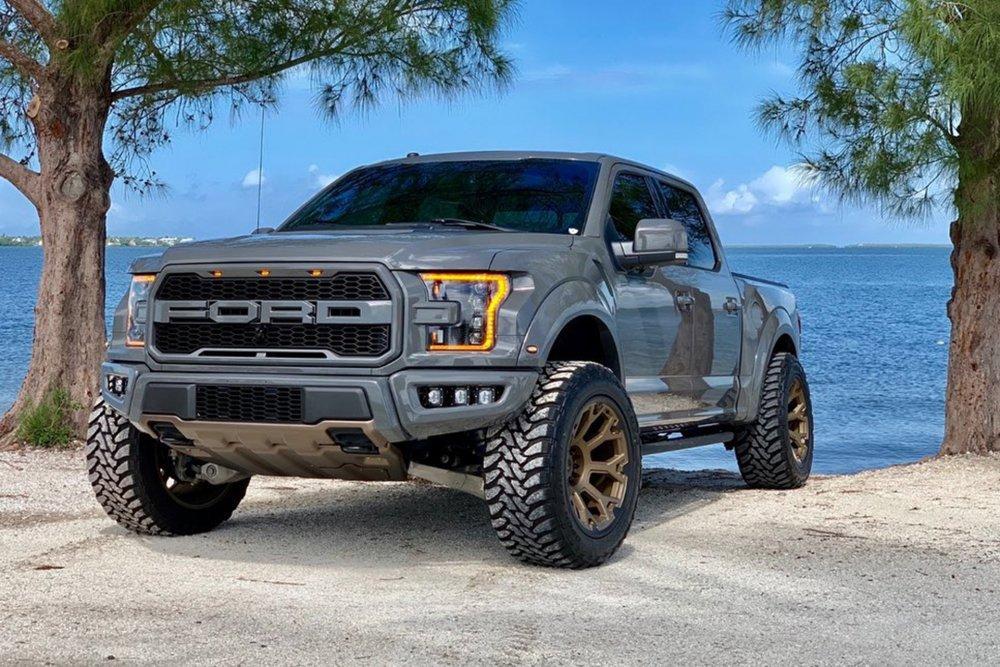 Ford F-150 Raptor: Мощь и проходимость для настоящих охотников