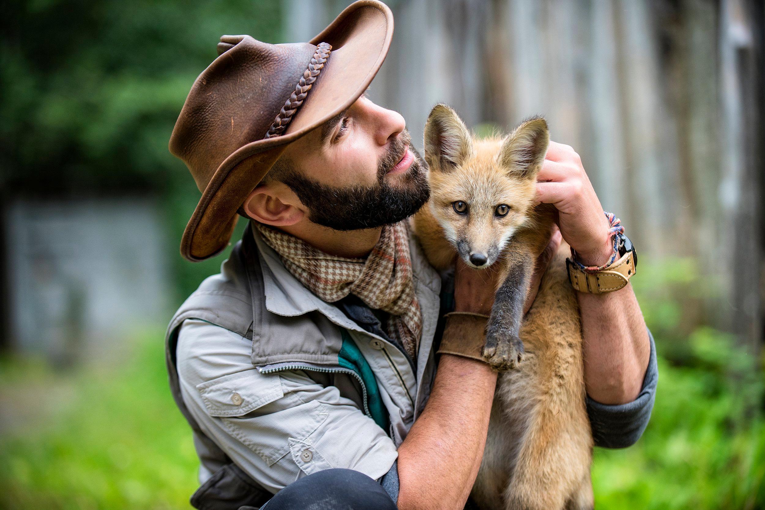 Coyote Peterson er en amerikansk videoblogger, dyrelivsekspert, vært for tv-serien Coyote Peterson: Brave the Wild, producer og forfatter.