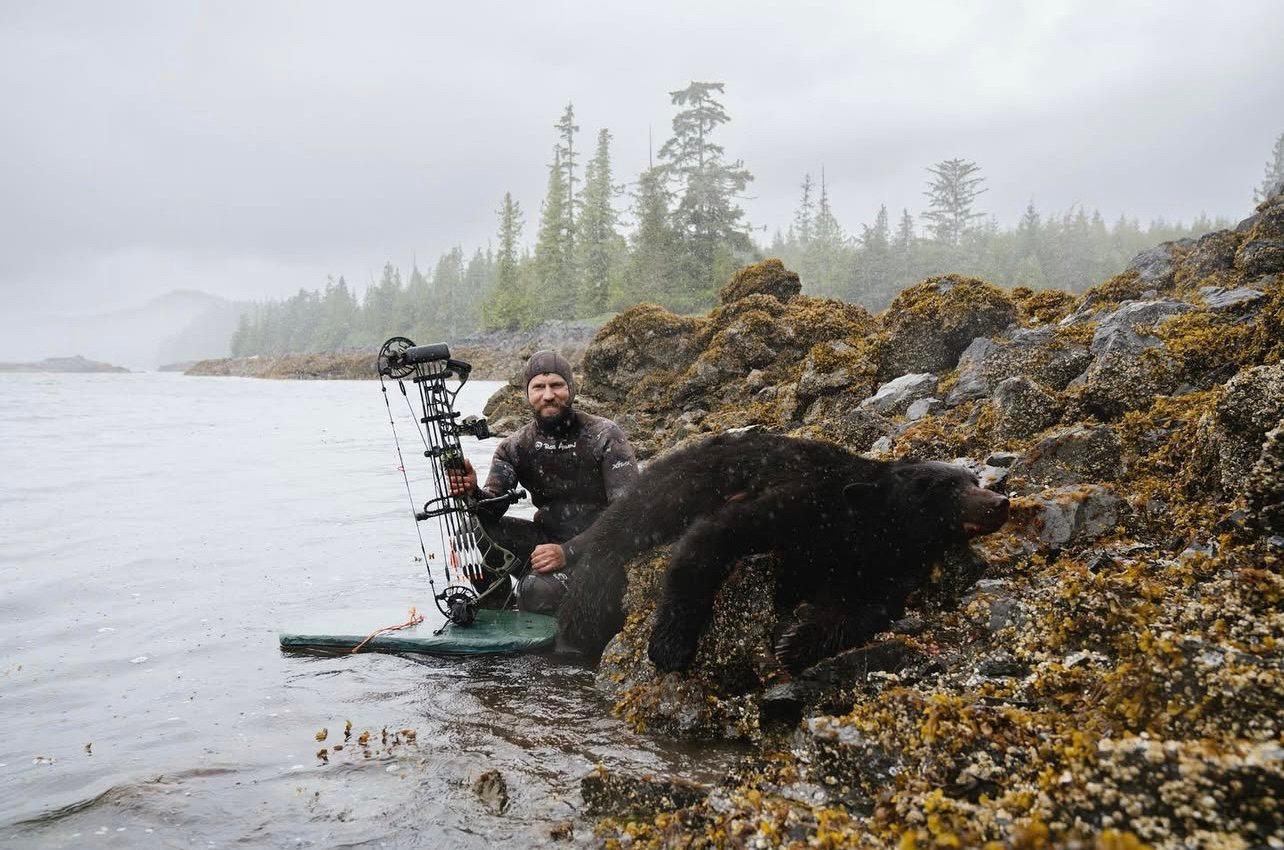 Clay Newcomb — US hunting blogger and bear hunting expert