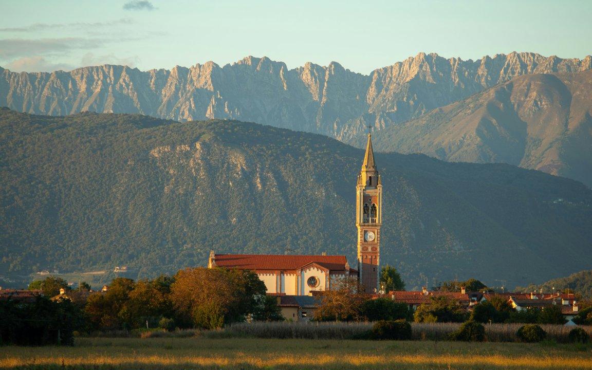 Marche 2025: la “Caccia ai Tesori Arancioni” porta alla scoperta di 19 borghi Bandiera Arancione