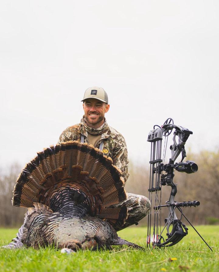 Shawn Luchtel — Whitetail Hunting Influencer & Blogger | Heartland Bowhunter Cinematographer