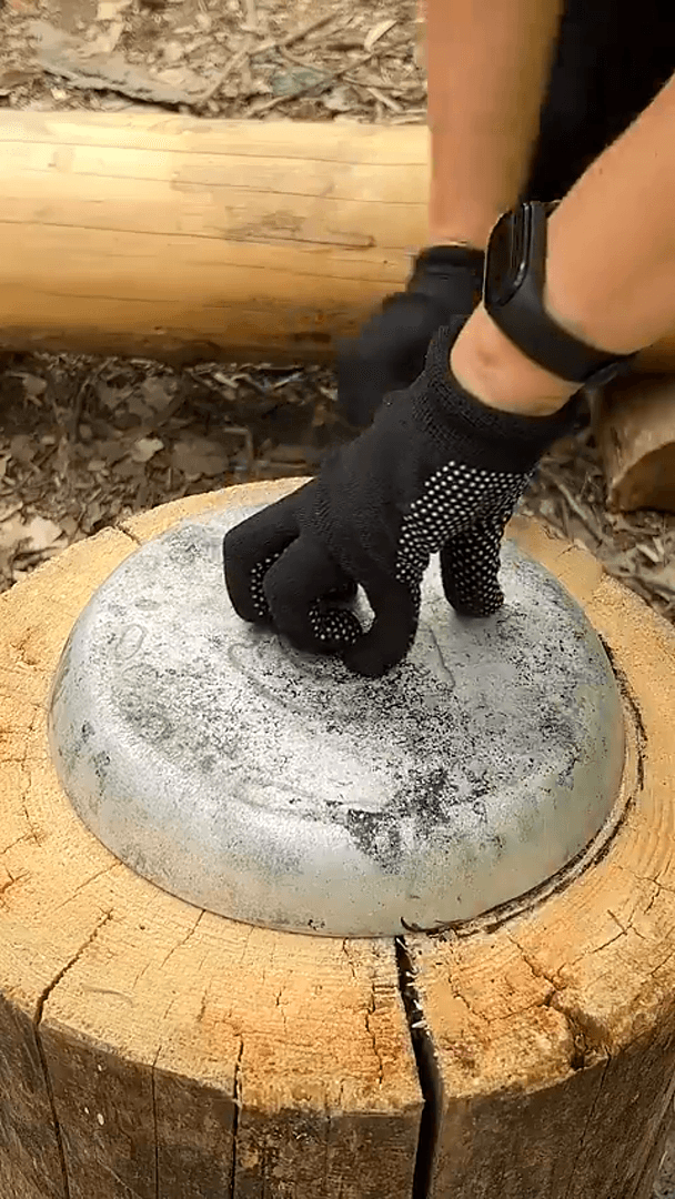 Such a GIRL will survive in any forest💪